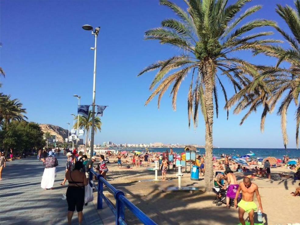 Lovely, New, Bright 3 Mins To Beach Apt 105 Sq Meters Alicante Bagian luar foto